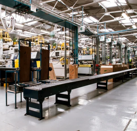Guide rail hydraulic lift platform used for material transportation in industrial production workshop