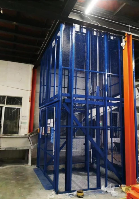 2.0-ton guide rail hydraulic freight elevator with 3.2m lifting height and through-entry mesh gate design