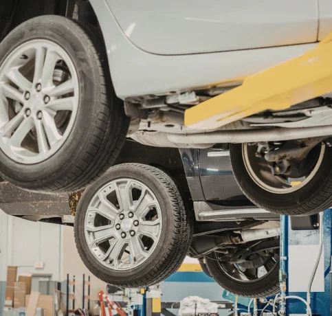 Hydraulic guide rail vehicle lift platform for automotive maintenance and car transportation